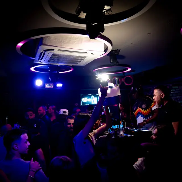 Whine n Kotch starte mit DJ Limbo und DJ Dhami im Welser Wildwechsel voll durch. | Foto: Marmazing Productions/Leitner