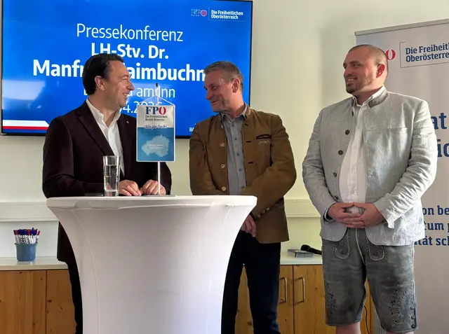 Haimbuchner spricht bei Segnung über geplante Windkraftwerke