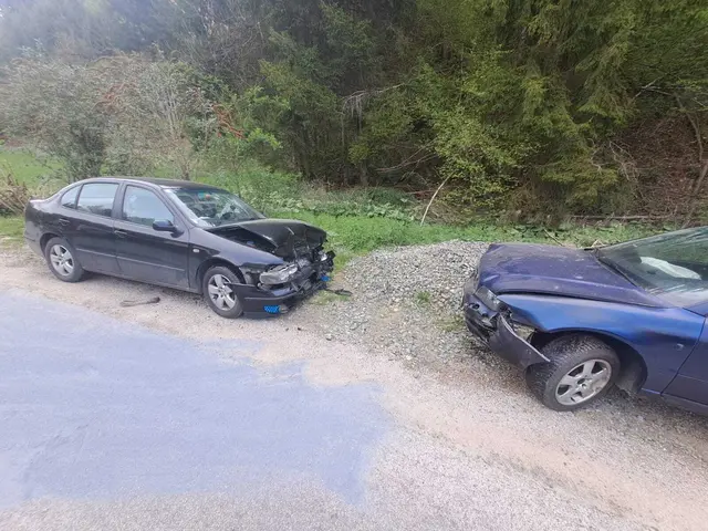 Totalschaden an den Pkws nach Unfall. | Foto: Feuerwehr Guttaring