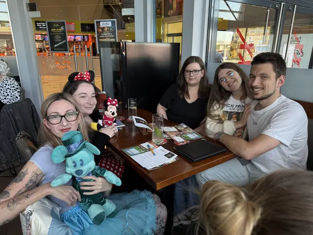 Natascha, Simone, Lisa, Lisa und Peter