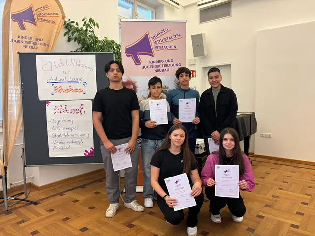 Die Schülerinnen und Schüler der Europamittelschule Neustiftgasse zeigten sich begeistert von der Antwortsitzung in der Bezirksvorstehung. | Foto: Pia Rotter/MeinBezirk