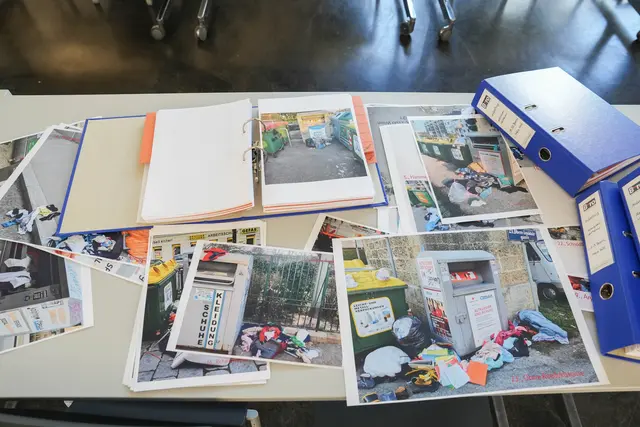 Vier Aktenordner voller Bilder dokumentierten die Missstände alleine im März. | Foto: MA 48