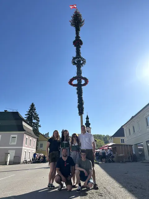 Maibaum in Klam. Eine Initiative der Landjugend Klam mit Feuerwehr und Musik. | Foto: Landjugend Klam