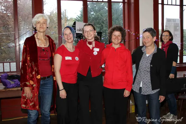 Die Initiatorinnen des ÖBBB Franziska Zöberl und Hemma Geitzenauer mit den Solistinnen Veronika Kovtunenko, Theresa Weiss und Desiree Wöhrer.