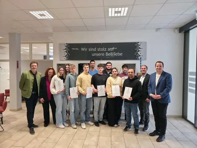 Die Absolventinnen und Absolventen der Lehrlingsakademie des WIFI bekamen in der WKO Regionalstelle Deutschlandsberg feierlich ihre Diplome verliehen. | Foto: WKO DL