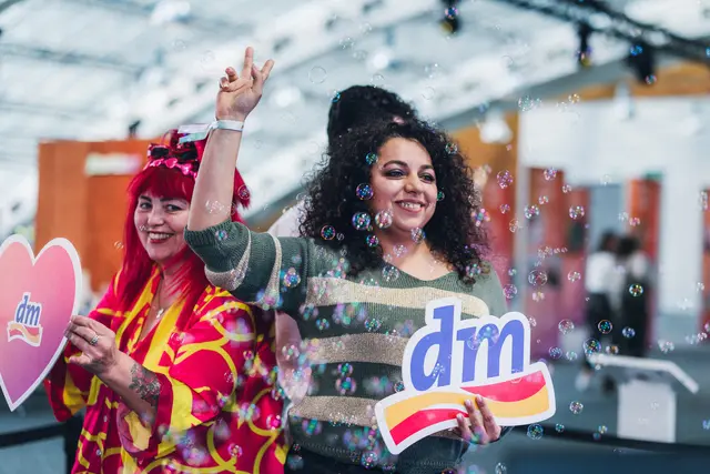 Dm Österreich feiert heuer sein 50 Jähriges Bestehen. Darum veranstaltete die Drogeriemarktkette ein Mitarbeiterfest in Linz.  | Foto: Chaka2/simonrainer