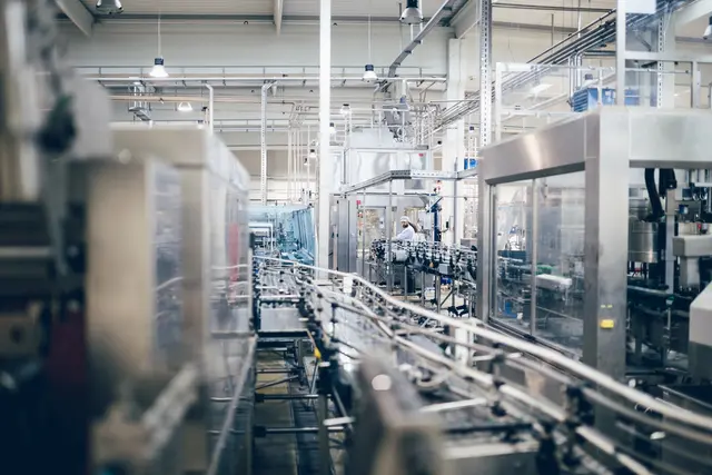 Vor allem die Stabilisierung der Auftragslage, insbesondere aus dem Ausland, sorgt für etwas Zuversicht. Gleichzeitig trüben sich die kurzfristigen Produktionsaussichten wieder ein, weshalb in den kommenden Monaten kaum Wachstum erwartet wird. (Symbolbild) | Foto: DuxX73/Smarterpix