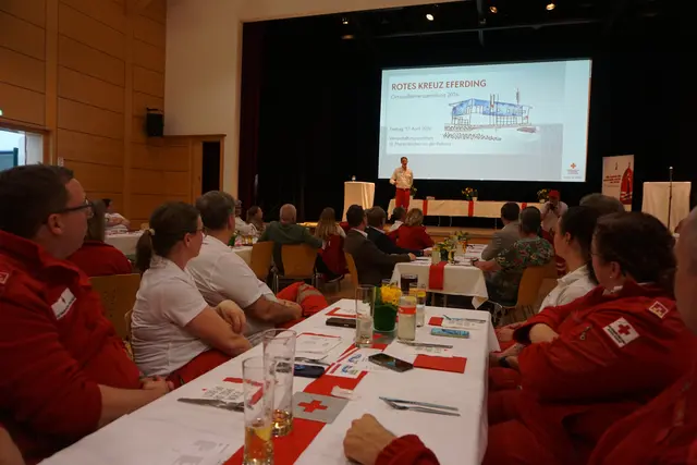 Zahlreiche Ehrungen und Beförderungen prägten die Ortsstellenversammlung des Roten Kreuzes Eferding. | Foto: RK Eferding