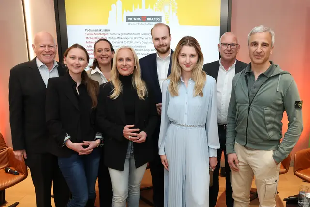 vlnr.: Ralph Vallon, Antonia Riva-Frizberg, Jutta Löffler, Eveline Steinberger, Gabriel Karas, Viktoria Izdebska, Michael Brandtner, Martin Distl | Foto: Katharina Schiffl