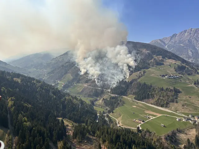 Seit Donnerstag, dem 23. April 2026, stehen zahlreiche Feuerwehren im Lesachtal im Einsatz, um einen großflächigen Waldbrand zu bekämpfen. | Foto: LPD Kärnten/FEST Klagenfurt