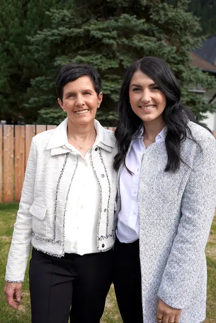 Super-G-Weltmeisterin Stephanie Venier kann stets auf das unerschütterliche Tiroler Mutterherz von Mama Christine zählen. | Foto: privat