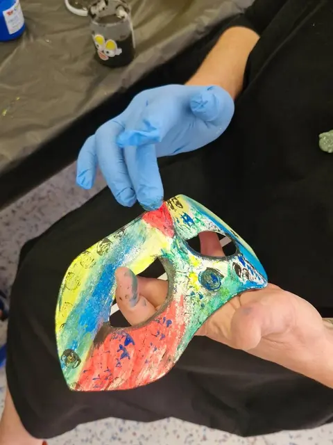 Ergänzt wurde das Angebot durch Beiträge zu gewerkschaftlichen Themen sowie durch kreative Stationen wie den „Masken-Reich“-Bereich und eine Puzzle-Ecke.  | Foto: Bildungszentrum Nord der Caritas