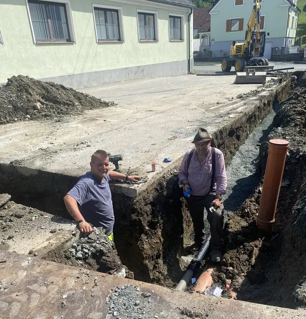 Aktuell wird der Bereich rund um alte Volksschule und Kindergarten infrastrukturell erneuert, um für zukünftige Nutzung gerüstet zu sein. | Foto: Gemeinde Markt Neuhodis