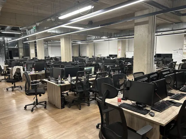 Das Netzwerk soll in der albanischen Hauptstadt Tirana drei professionell organisierte Callcenter betrieben haben. | Foto: Bundeskriminalamt