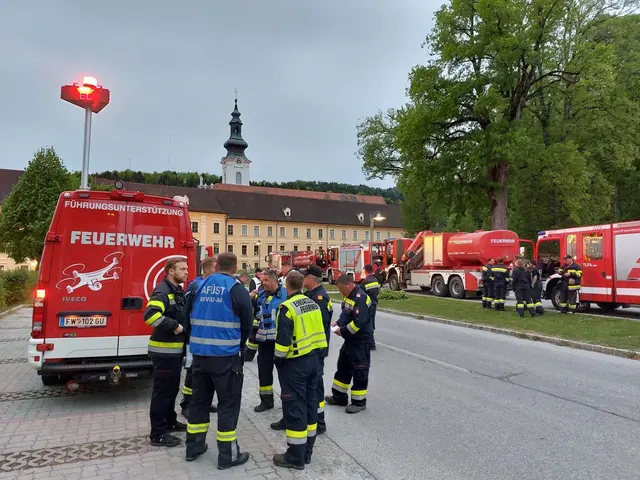 Seit sechs Uhr morgens im Einsatz: Treffpunkt für die Einsatzkräfte ist jeden Morgen direkt beim Stift Rein. | Foto: BFVGU