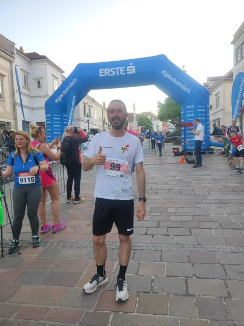 Dominik Friedl beim Eisenstadtlauf – starke Leistung über 10 Kilometer. | Foto: LMB