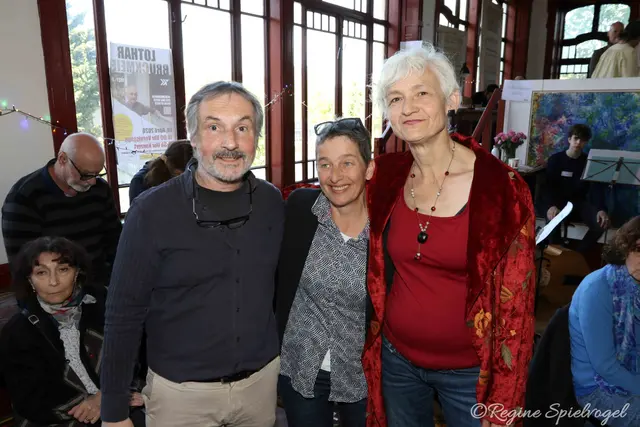 Stephan Bruckmeier mit Hemma Geitzenauer und Franziska Zöberl, die die Idee zur Österreichischen Blockflöten Big Band hatten.