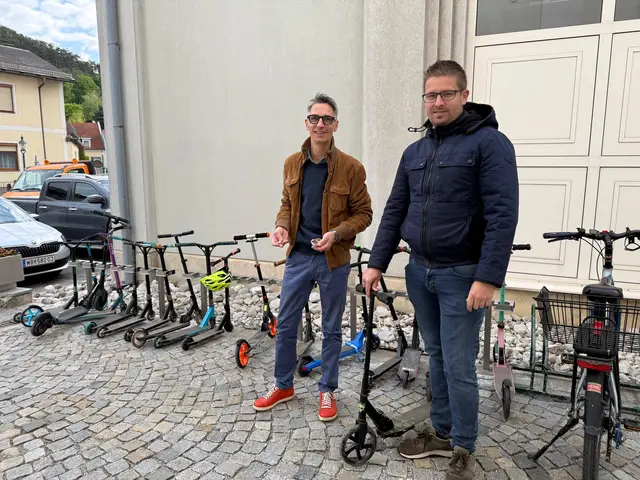 (v.l.n.r.): Mobilitätsbeauftragter Gemeinderat Paul Bittner (Grüne) und Bürgermeister Florian Pfaffelmaier (ÖVP). | Foto: Marktgemeinde Wöllersdorf-Steinabrückl