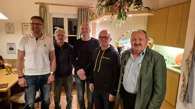 Andreas Karrer (Schriftführer), Ludwig Hammerer (Obmann-Stellvertreter), Stefan Weinberger (Obmann), Josef Katzlberger (Kassier) und Bürgermeister Franz Bernroitner (von links). | Foto: TV Roßbach