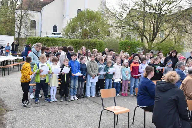 Schülerinnen und Schüler gestalten das Rahmenprogramm. | Foto: Alexandra Goll