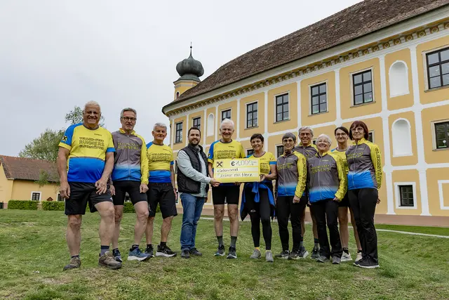 Yellow Feet Runners spenden 1.000 Euro an Verein 