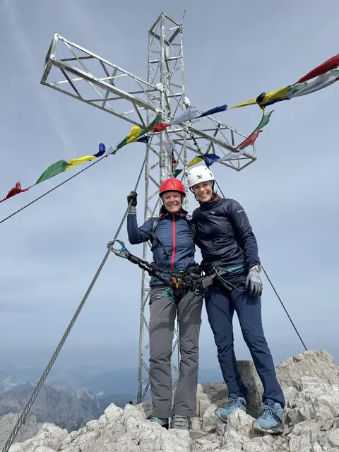 Gemeinsam mit Mama Christa erobert die Steirische Freestyle-Skierin Katrin Ofner jeden Gipfel. | Foto: privat