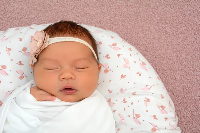 Name: Florijana
Geburtsdatum: 18.04.2026
Gewicht: 3.565 g
Größe: 52 cm
Eltern: Jelena Petrusa und Luka Bakaric aus Niklasdorf | Foto: Babysmile