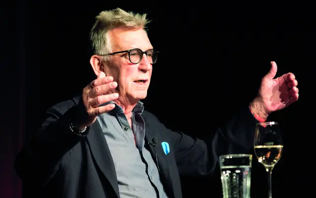 Heinz Marecek mit „Mein Kollege, der Affe“ in der Kulturszene Kottingbrunn. | Foto: Gerhard Maly