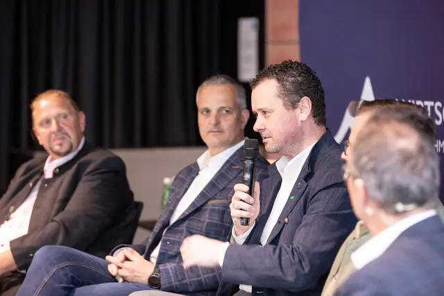 Bei der Podiumsdiskussion wurden Einblicke und Impulse für die Region geboten. | Foto: Wirtschaftsbund Steiermark