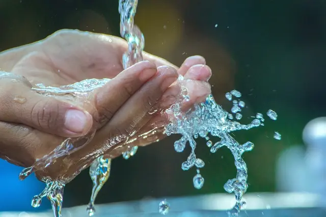 98 Wasserprojekte wurden für Tirol im Rahmen aktueller Förderentscheidungen genehmigt. Im Mittelpunkt stehen Investitionen in Trinkwasserversorgung, Abwasserentsorgung, Hochwasserschutz und Gewässerökologie. | Foto: Symbolbild/Pixabay