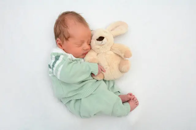 Name: David
Geburtsdatum: 22.04.2026
Gewicht: 3.340 g
Größe: 50 cm
Eltern: Anna Hirn und Martin Wallner aus Kraubath an der Mur | Foto: Babysmile
