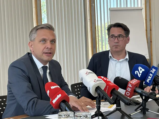 Hattmannsdorfer (l.) plädiert für eine Anpassung der Erdölbevorratungsrichtlinie in der EU. | Foto: Antonio Šećerović/MeinBezirk