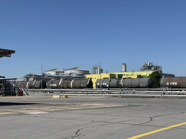 Die Einrichtungen der Erdöl-Lagergesellschaft (ELG) im Ölhafen Lobau. | Foto: Antonio Šećerović/MeinBezirk