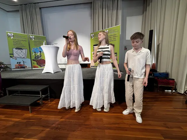 "Die Schenkis": Geschwister-Trio Amelie, Valerie und Emilian aus Ertl sorgte für musikalische Umrahmung. | Foto: Dietl-Schuller