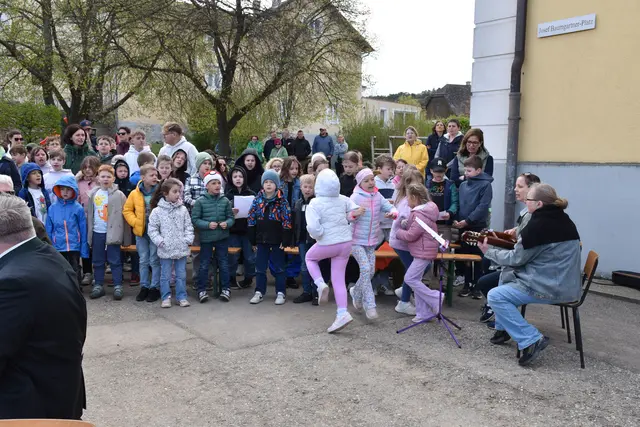 Schülerinnen und Schüler gestalten das Rahmenprogramm. | Foto: Alexandra Goll
