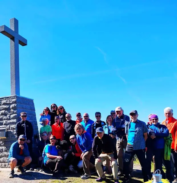Beim Gipfelkreuz am Burgstall | Foto: Naturfreunde Mauthausen
