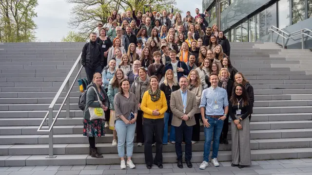 Mehr als 80 Studierende und Lehrende der Gesundheits- und Krankenpflege aus Deutschland, Finnland, Estland, Schottland, Tschechien, Spanien, Ungarn, den Niederlanden, Belgien, England, der Schweiz und Schweden tauschten sich Ende April bei einem Treffen des "European Network of Nursing in Higher Education“ (ENNE) an der FH Salzburg über Innovationen und internationale Standards in der Pflege aus.  | Foto: FH Salzburg