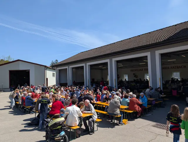 Geselliges Beisammensein beim Feuerwehrhaus in Maria Anzbach | Foto: Freiwillige Feuerwehr Maria Anzbach