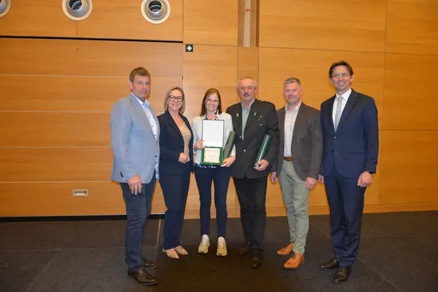 Gemeindekassier Ernst Holler, Bgm. Karin Stromberger, Karin Haller, Johann Scheucher, Vizebgm. Wolfgang Prugmaier und NAbg. Joachim Schnabel,
 | Foto: Gemeinde