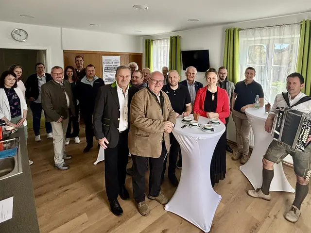 In angenehmer Atmosphäre entwickelten sich zahlreiche anregende Gespräche über aktuelle Herausforderungen und zukünftige Projekte auf Gemeindeebene. | Foto: ÖVP Waidhofen/Thaya