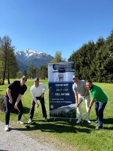 Tauschten Eishockey- gegen Golfschläger: vl. nr.: Philip Wurzer, Fredi Unterganschnigg, Kevin Blaickner und Stefan Müllauer. | Foto: Clemens Ludwig/Alexander Fazokas