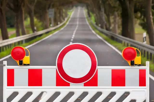 Während der Bauarbeiten wird der Verkehr halbseitig geführt. Eine Umleitung ist nicht erforderlich. | Foto: 75tiks/smarterpix
