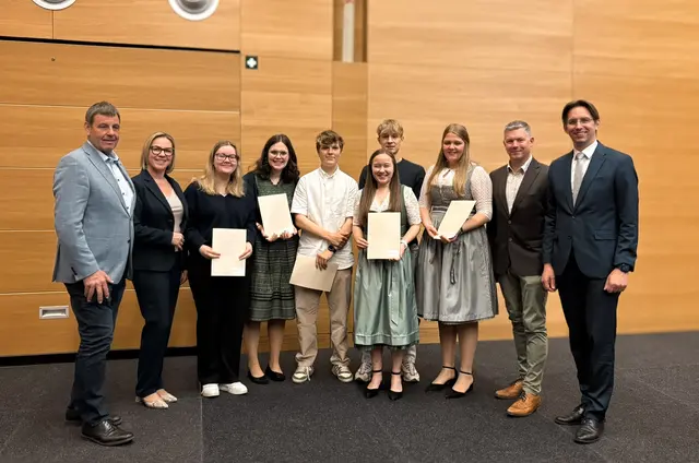 Die Überreichung der Briefe an die Jungbürgerinnen und Jungbürger in Gabersdorf | Foto: Gemeinde