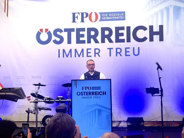1. Mai: Auch die Freiheitlichen laden wieder zu einer eigenen Veranstaltung ein. Die Bundes-FPÖ veranstaltet ihre jährliche Kundgebung beim Urfahraner Jahrmarkt in Linz. Hier ein Foto von der Vorjahresveranstaltung mit FPÖ-Chef Herbert Kickl. (Archiv) | Foto: MeinBezirk