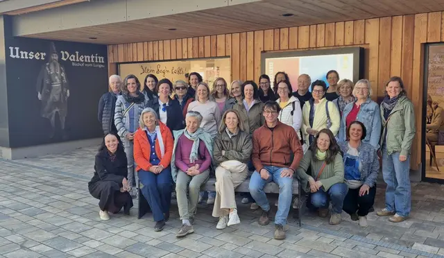 Büchereien besuchen das Valentinum beim Regionaltreffen