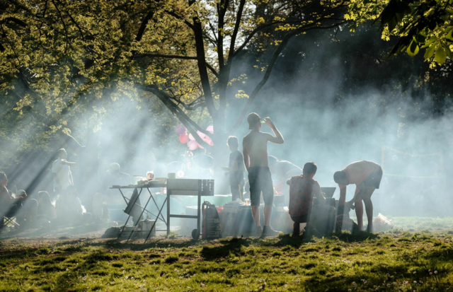 Grillen im Freien ist im Bezirk Villach weiterhin untersagt. | Foto: Unsplash/Samuel Zeller