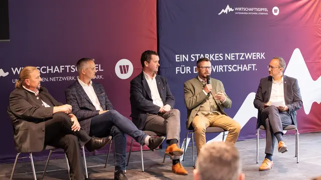 Podiumsdiskussion mit Hanspeter Höfler, Gernot Detusch, Martin Karner und Josef Prenner (v. l.). | Foto: Wirtschaftsbund Steiermark