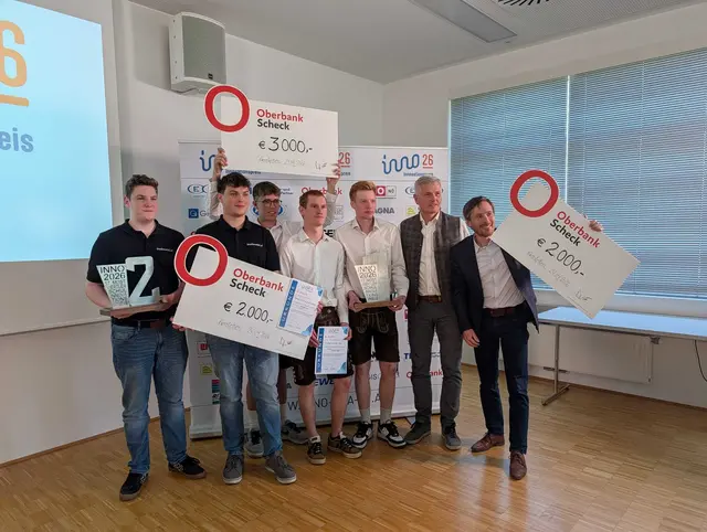 Die HTL Waidhofen sicherte sich den 1. und den 2. Platz in der Gesamtwertung, sowie zusätzlich den Preis für die Siegerschule.

Am Bild: Jonas Fangmeyer, Raphael Spreitzer, Florian Hosa, Tobias Lindner, Andreas Fürlinger und deren Betreuungslehrer (DI Othmar Pöschl und Ing. Joachim Wagner MSc).

 

  | Foto: Mostropolis