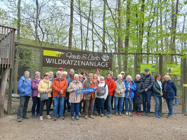 Die Ausflügler vor dem Wildkatzengehege | Foto: NÖ Senioren