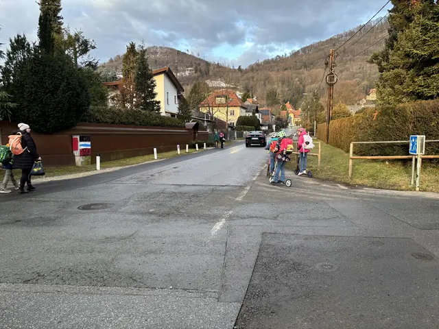 Der Gehsteig in der Johann-Haiden-Straße wird trotz Sparplänen umgesetzt.  | Foto: MeinBezirk/Markus Kropac